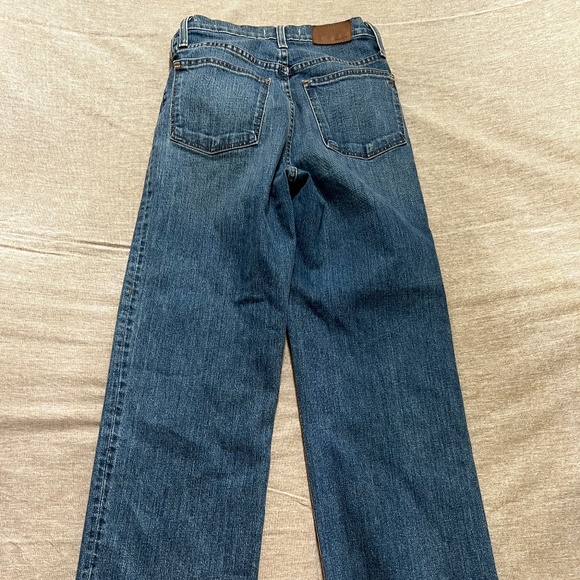Madewell Slim Wide-Leg Jeans in Crownridge Wash: Raw-Hem Edition - Picture 5 of 9